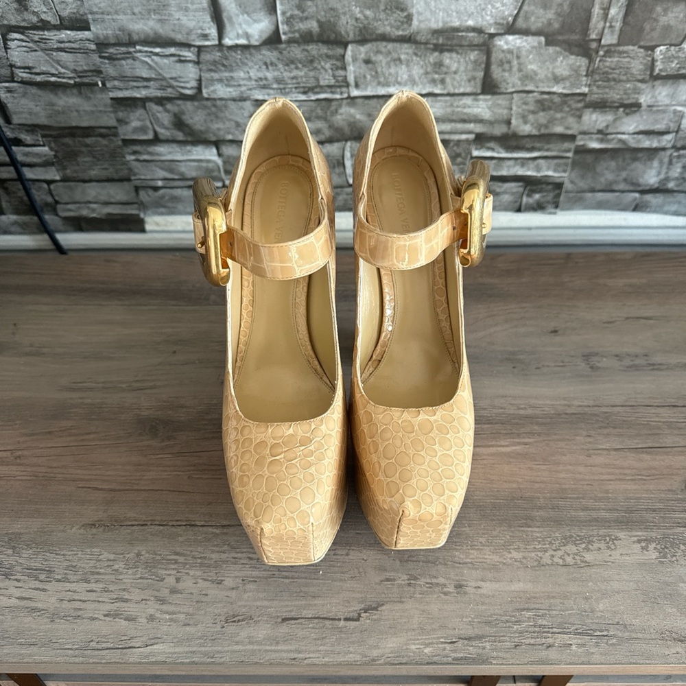 Bottega veneta  embossed croc shoes. Worm once great condition! Box not included